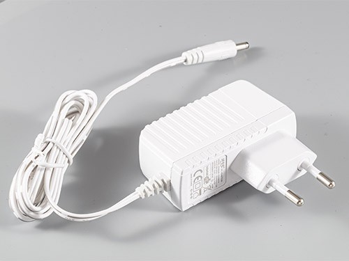 JF005WR 电源适配器 立式欧规白色